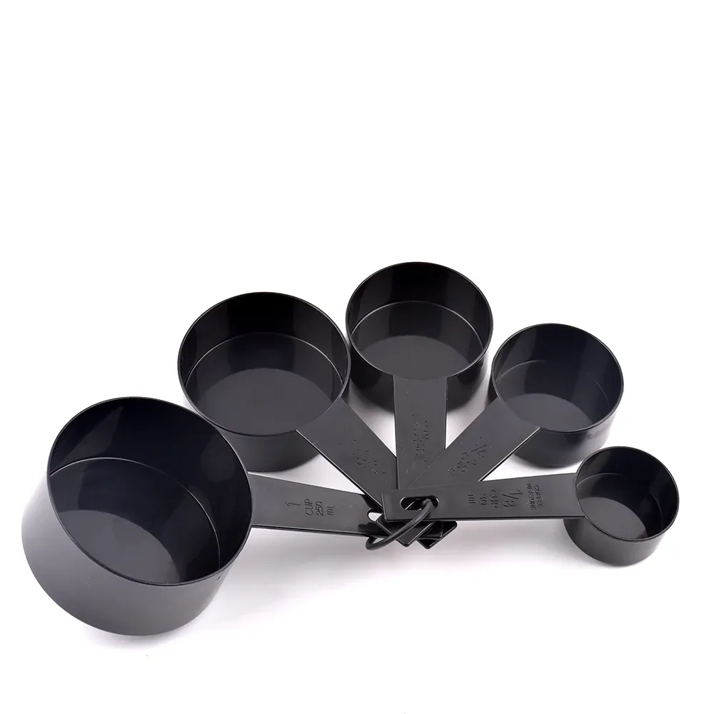 Ensemble d'ustensiles de cuisine avec tasse et cuillère doseuses 2