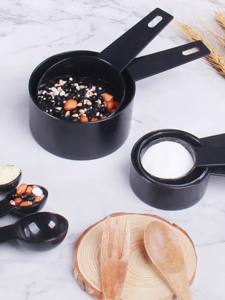 Ensemble d'outils de cuisine en situation