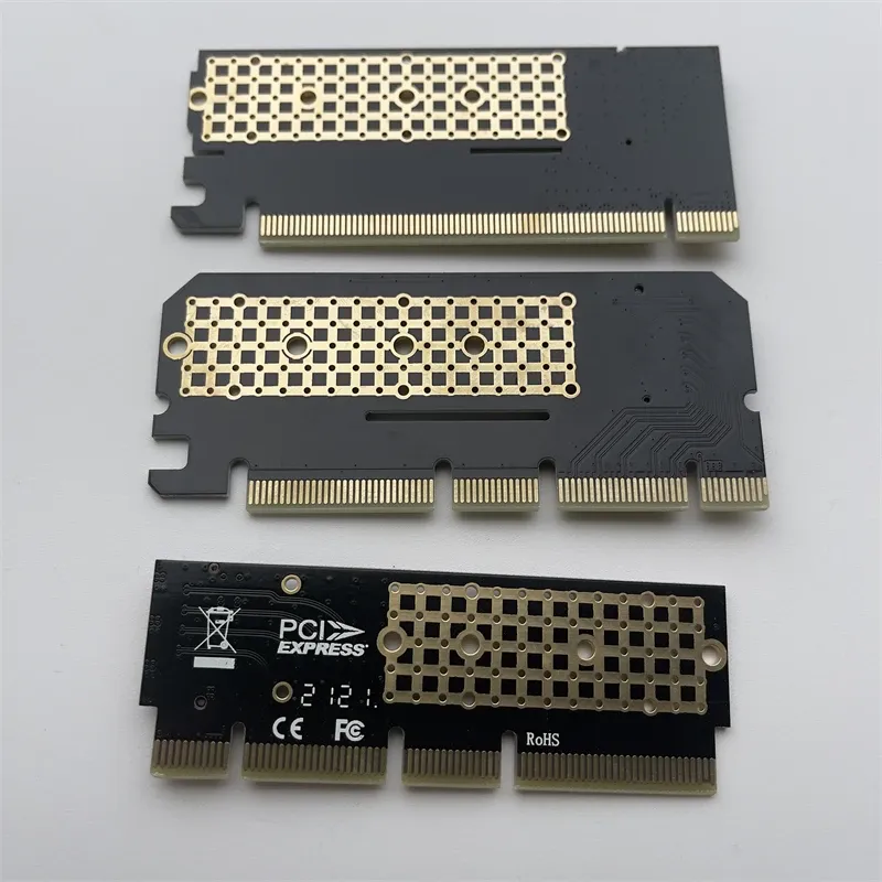 Carte adaptateur M.2 NVMe, gros plan sur les connecteurs