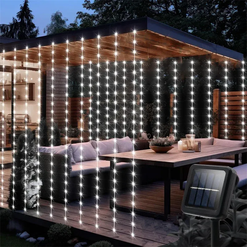 Détail du fil de cuivre argenté et des lampes LED