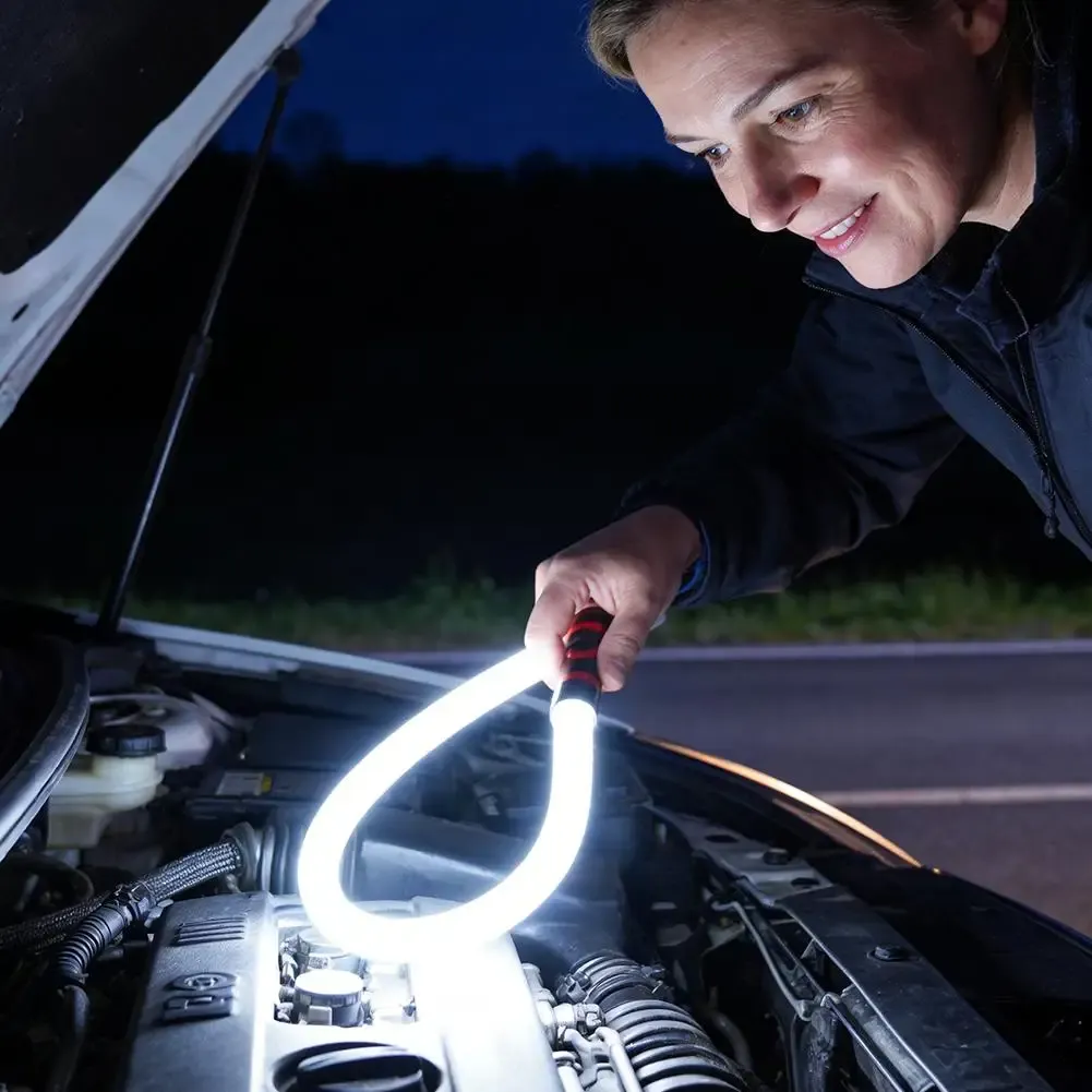 Lampe de travail LED flexible en usage quotidien