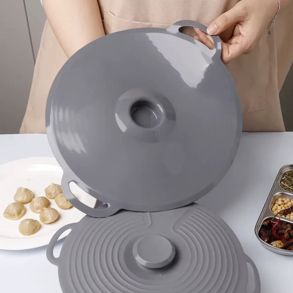 Couvercle silicone utilisé sur une casserole