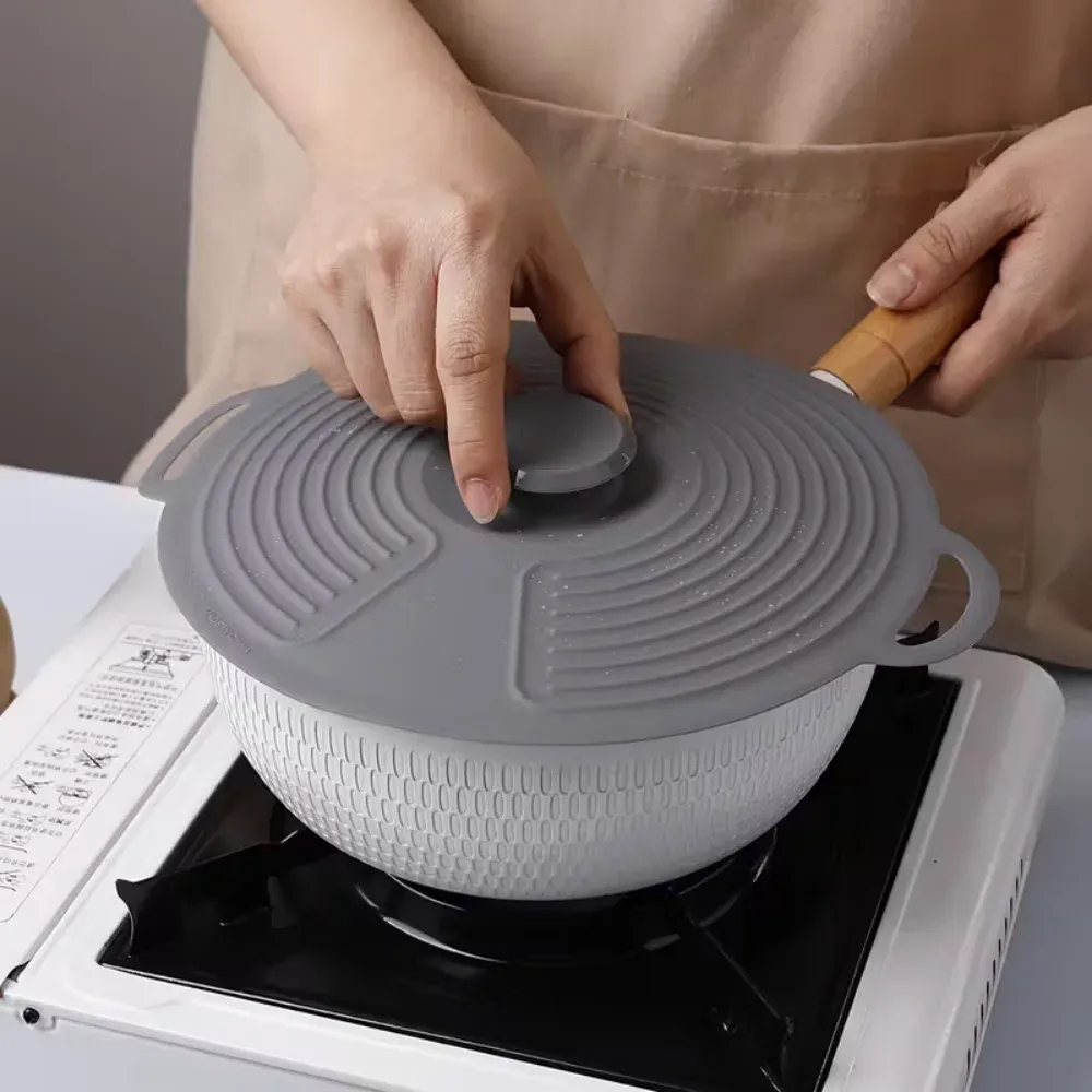 Couvercle en silicone réutilisable en situation de cuisine