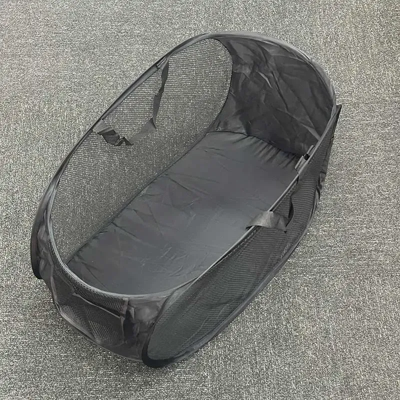 Sac à linge pliable en maille utilisé au quotidien