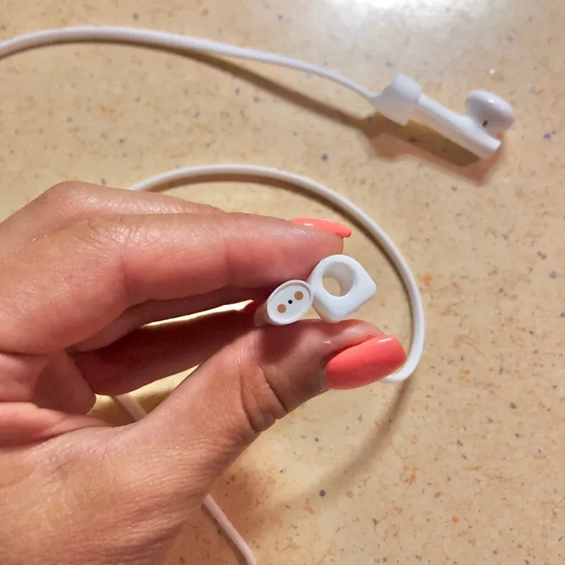 Cordon magnétique pour écouteurs AirPods, mise en situation