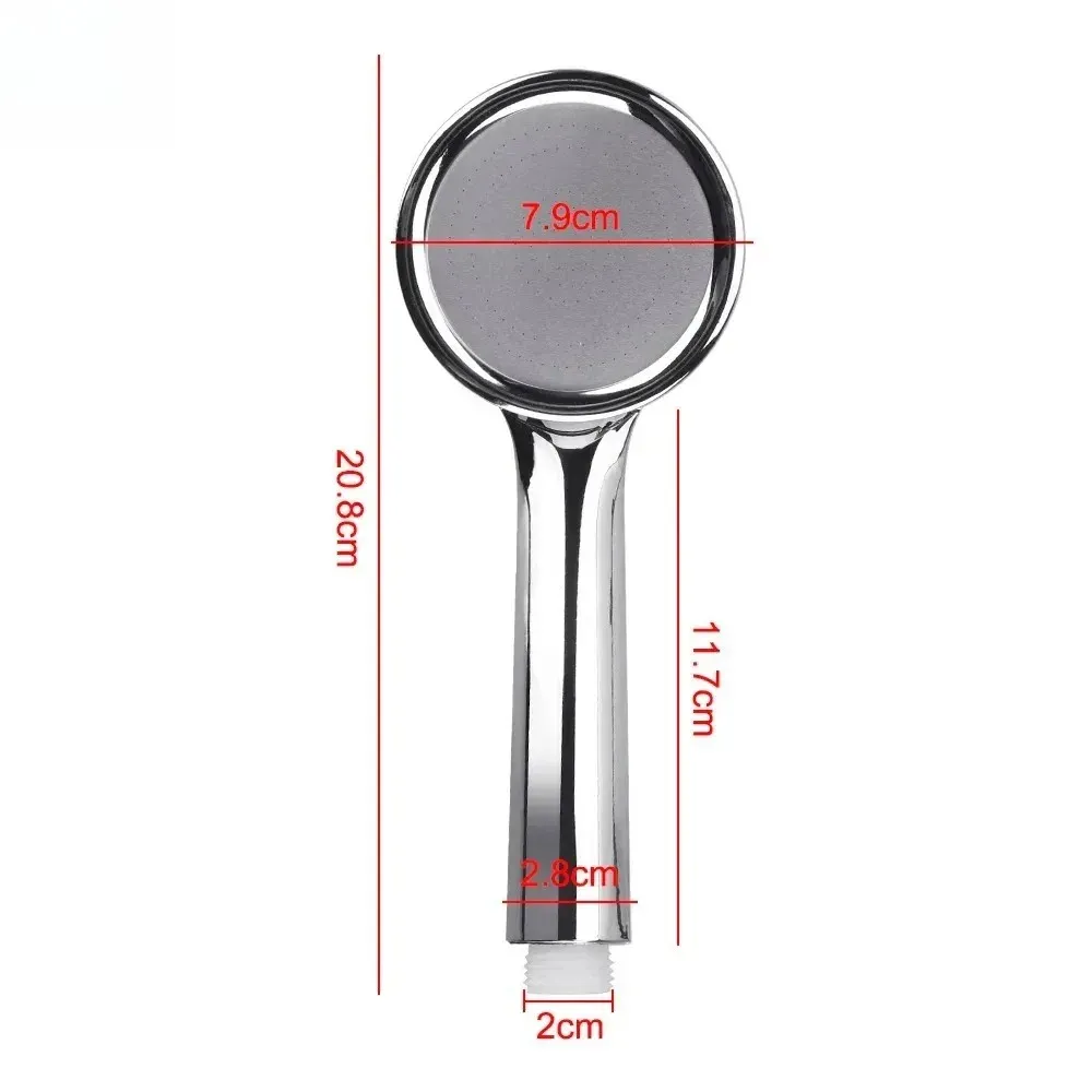 Pommeau de douche sous l'eau