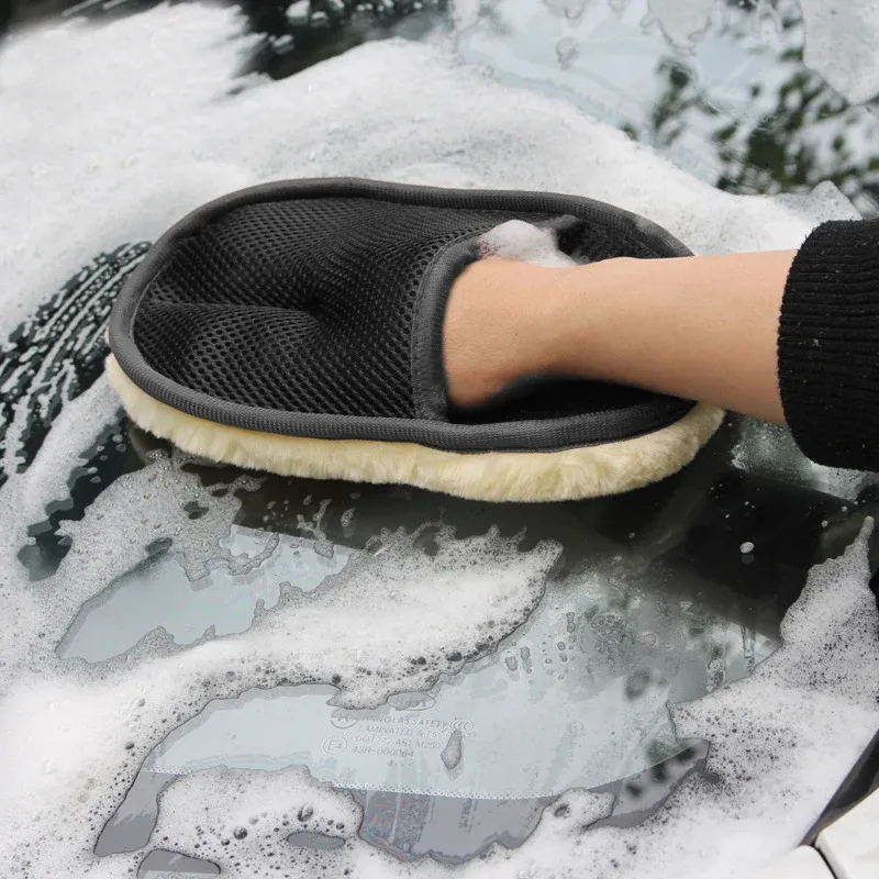 Détail du gant de lavage en laine douce