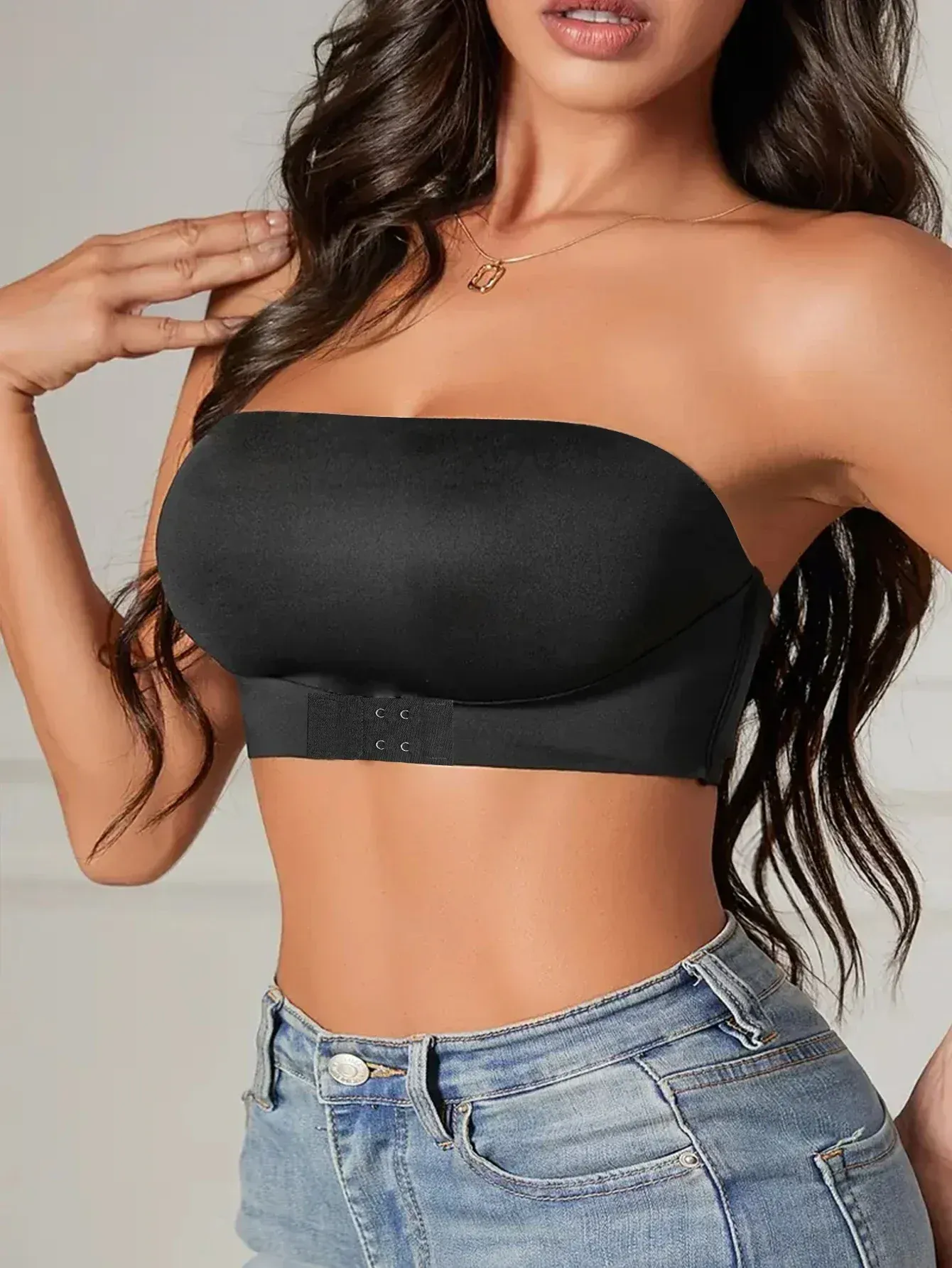 Soutien-gorge sous une tenue élégante