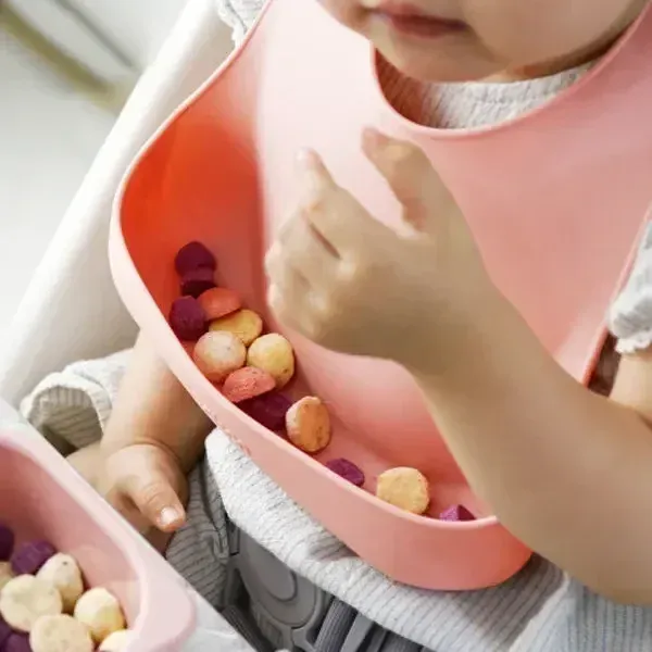 Ensemble de vaisselle en silicone de qualité alimentaire pour enfants, comprenant bol d'alimentation pour bébé, assiette à ventouse, tasse à paille, cuillère et fourchette en bois, vaisselle pour tout-petits 3