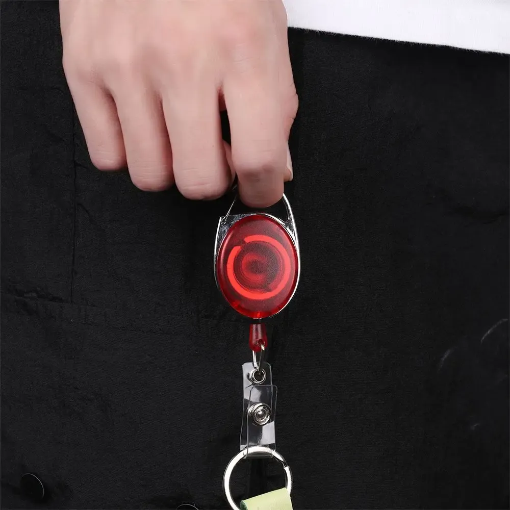 Porte-badge rétractable, finition et ergonomie