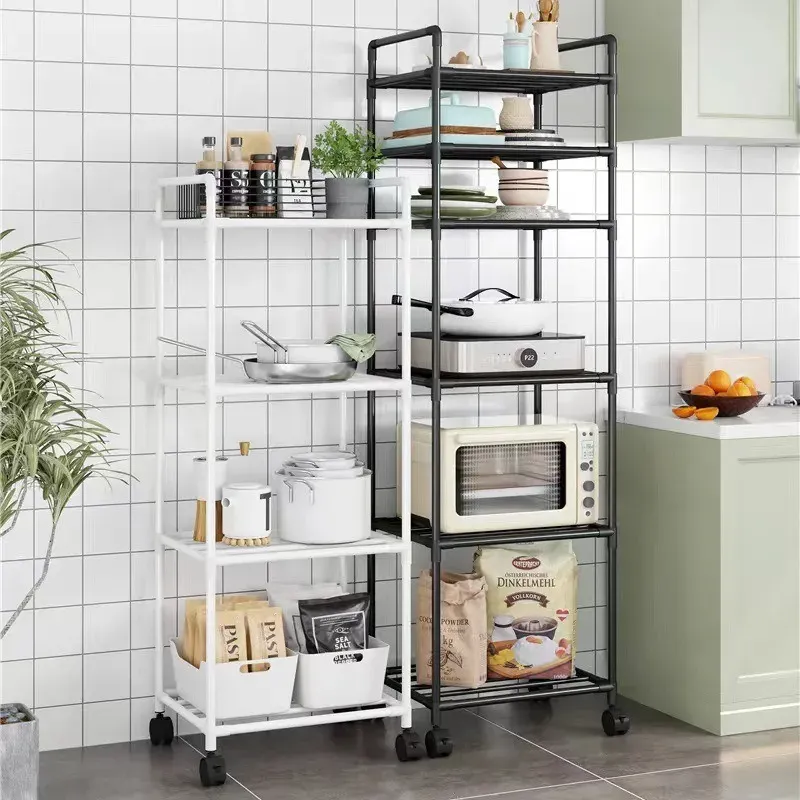 Chariot de rangement à plusieurs niveaux dans une cuisine épurée