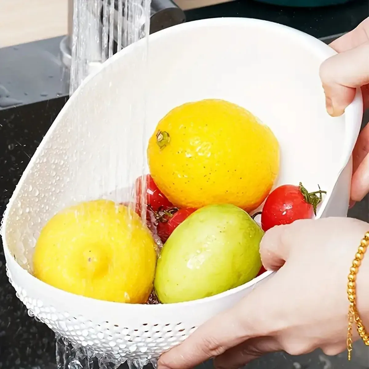 Passoire en silicone dans un environnement de cuisine