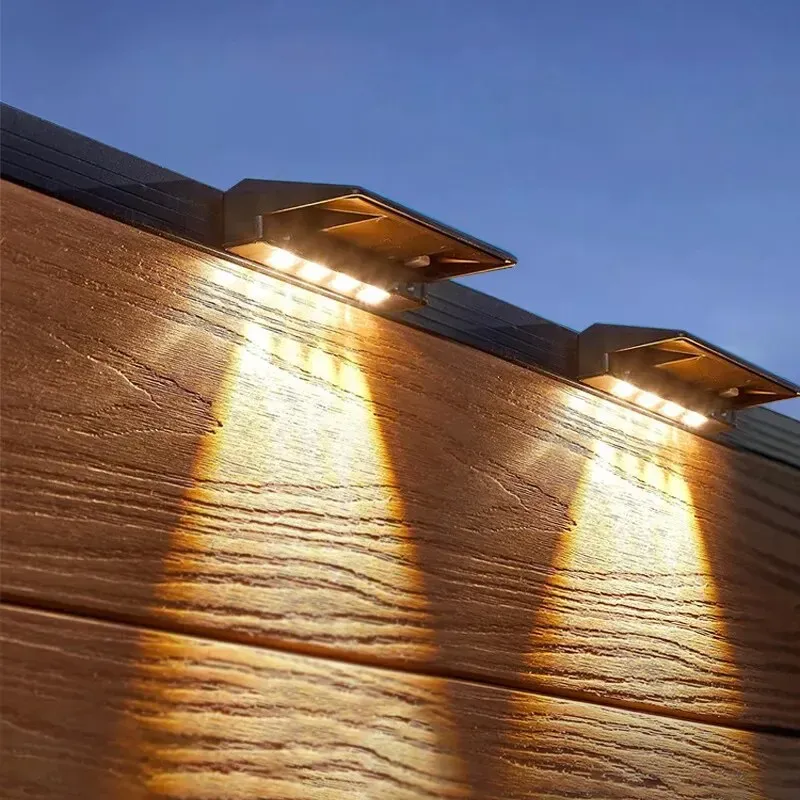 Lot de 2 appliques murales solaires à 4 LED, éclairage solaire imperméable pour extérieur, idéal pour clôture, poteau, cour et allée 2