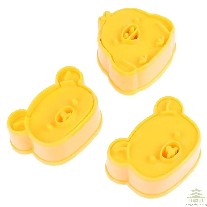 Biscuits en forme d'ours réalisés avec les emporte-pièces