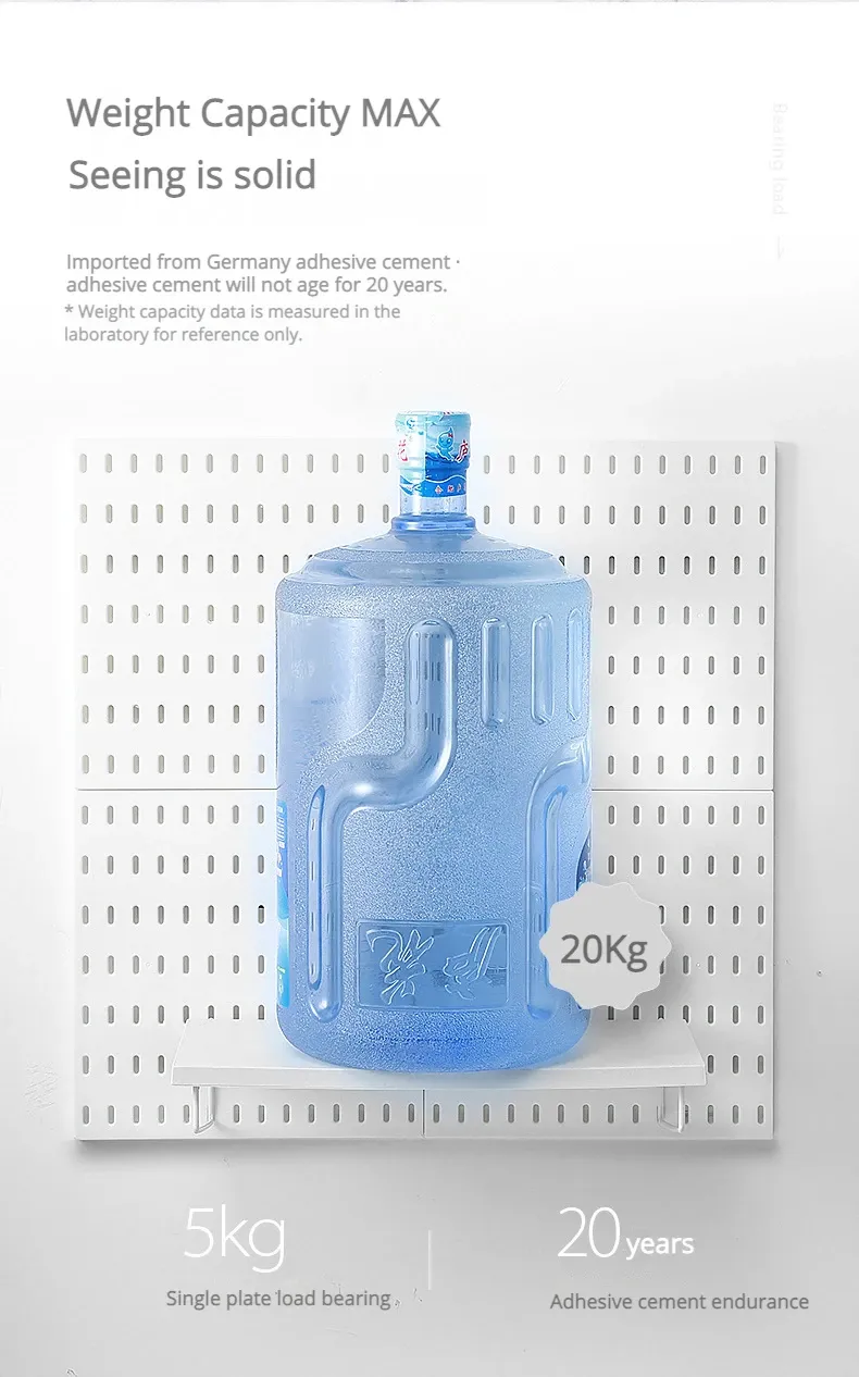 Composition de rangement murale dans une cuisine