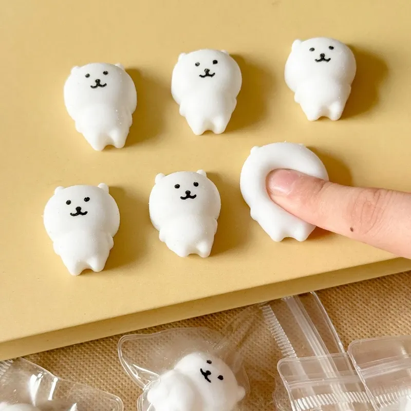 Squishy JOKE Bear Kawaii en situation