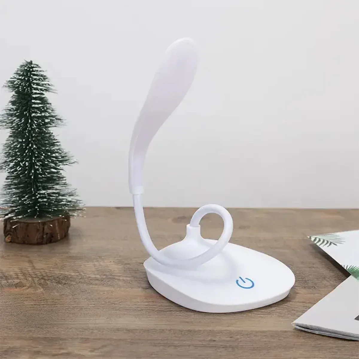 Lampe de bureau LED en situation d'utilisation