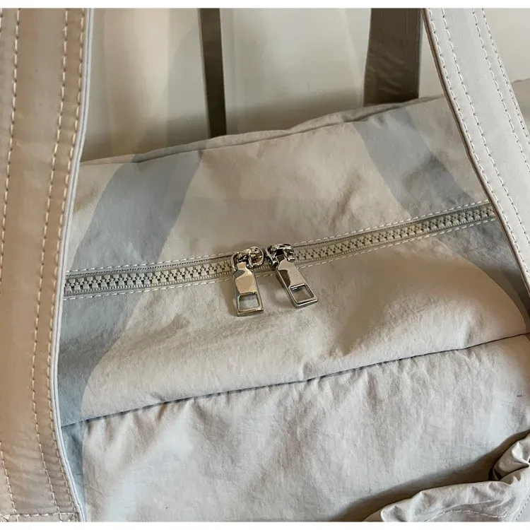 Sac de voyage, rangement latéral
