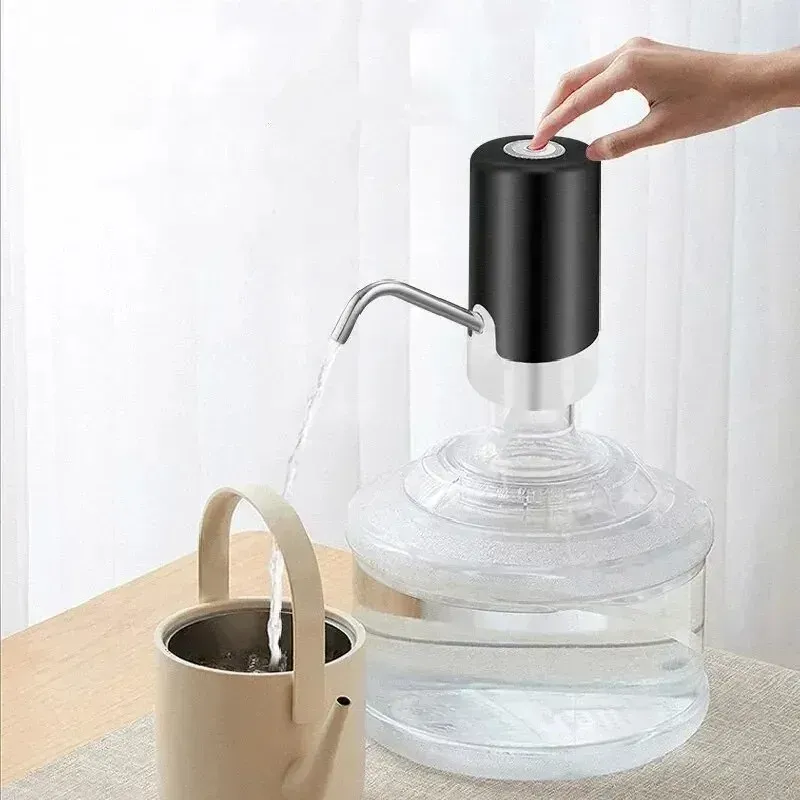 Distributeur d'eau électrique automatique pour bouteilles de grand format au design épuré
