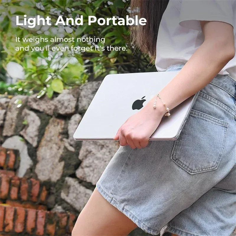 Détail de l'étui transparent sur MacBook