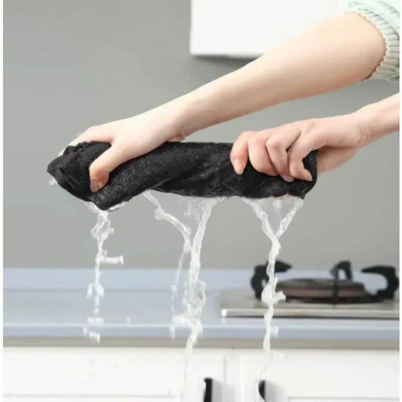 Serviettes de nettoyage automobile en microfibre épaisse noire, douces et à séchage rapide, pour miroirs et vitres, à double couche 2