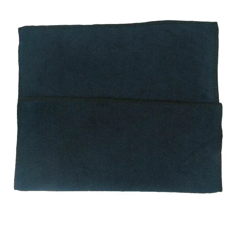 Chiffon de nettoyage en action sur une surface