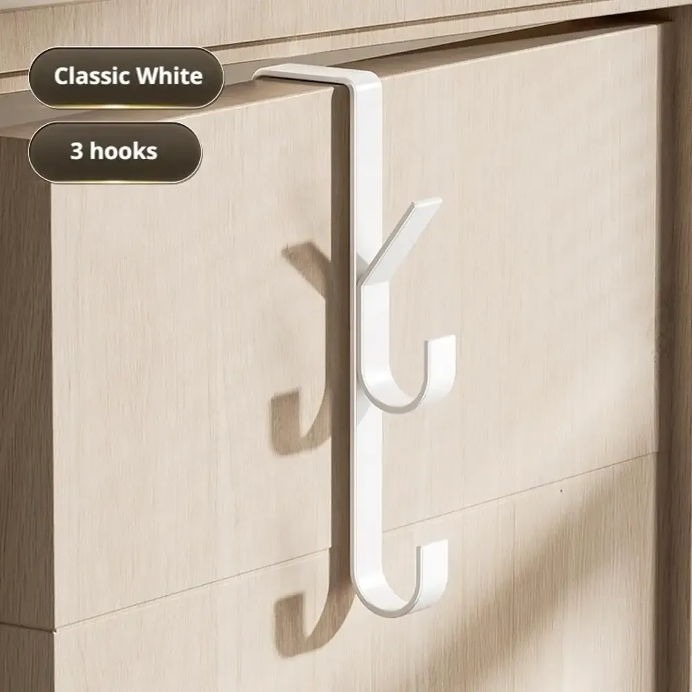 Porte-manteau installé sur une porte