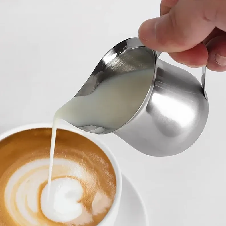 Pichet à lait en acier inoxydable, utilisation au comptoir