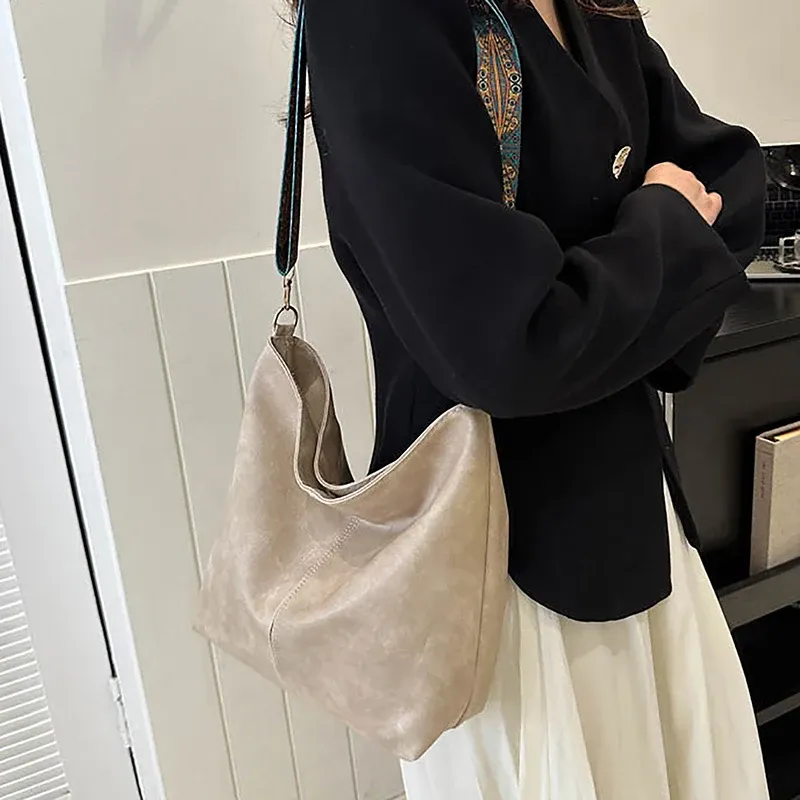 Sac seau, finition élégante
