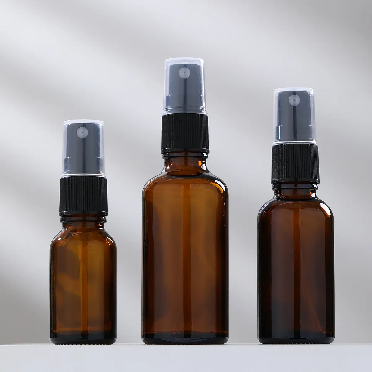 Flacons de parfum en verre ambré rechargeables 15 ml / 30 ml / 50 ml, lot de 2 pièces avec vaporisateur - Image 1
