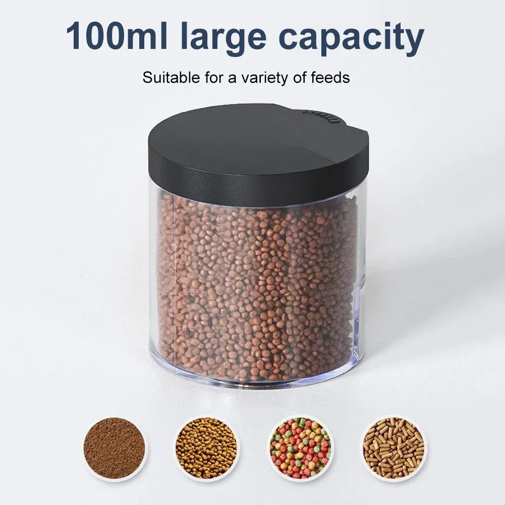 Distributeur automatique pour poissons en situation d'utilisation