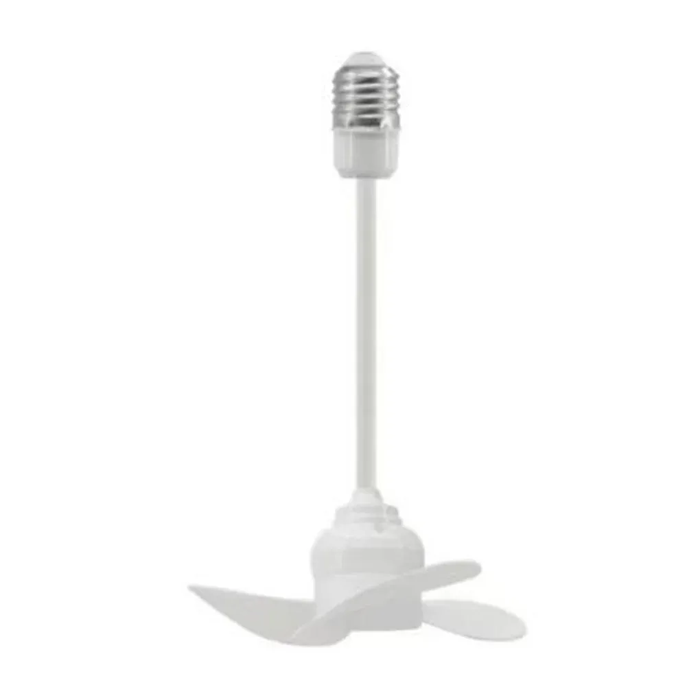 Ventilateur de plafond compact vu de près