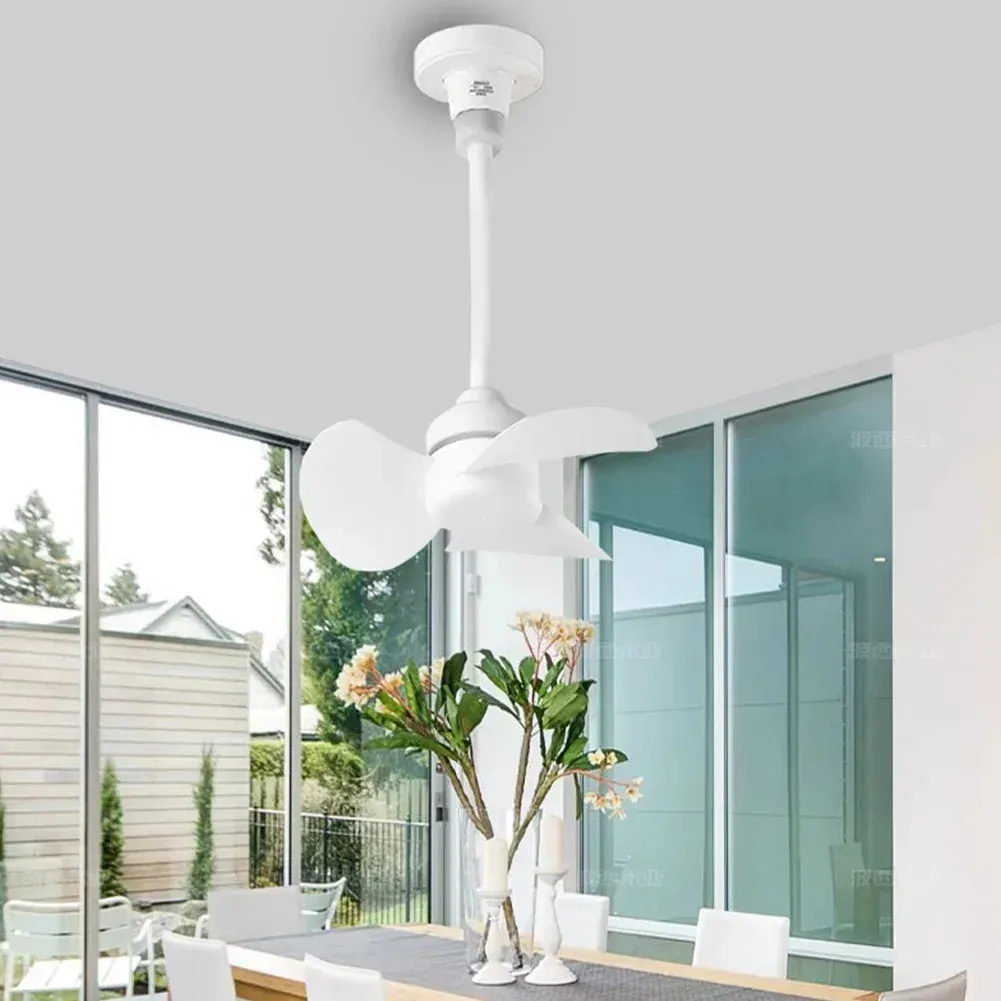Ventilateur de plafond sous différents éclairages