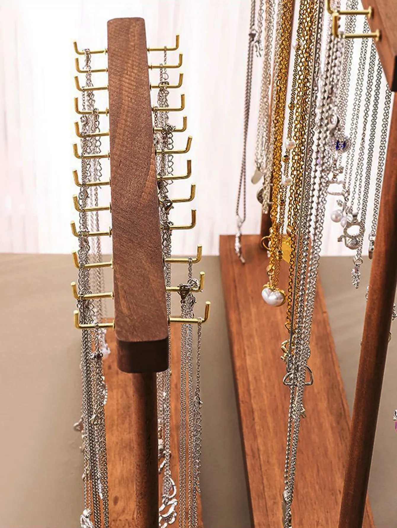 Présentoir de bijoux en bois, détail de la structure