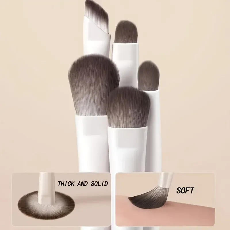 Détail des pinceaux de maquillage pour les yeux