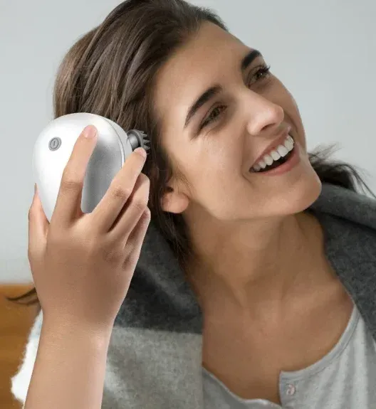 Massage du cuir chevelu à lumière rouge pour les soins capillaires, en silicone souple pour un pétrissage profond 2