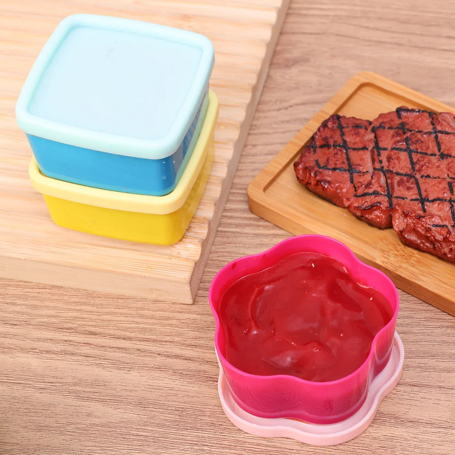 Mini boîtes à sauce pratiques