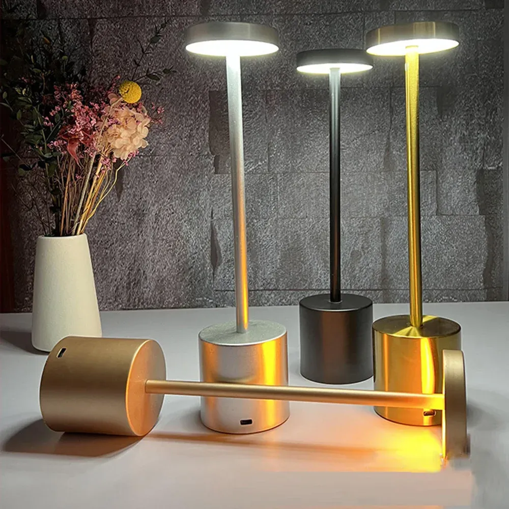 Lampe de table LED, finition soignée