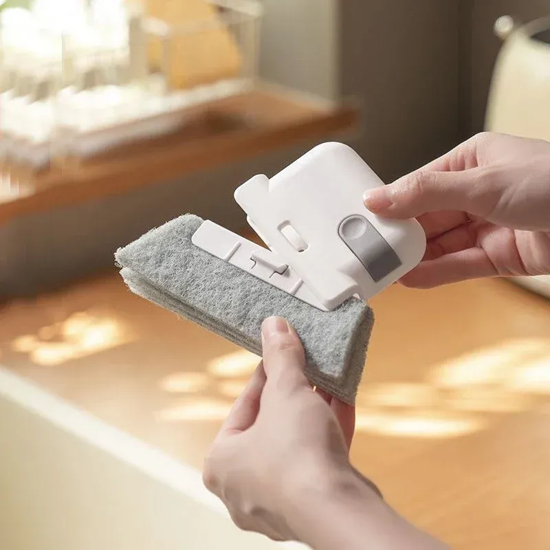 Détail de la brosse de nettoyage pour rainures