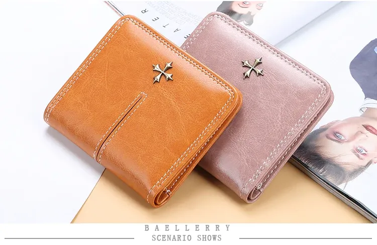 Mini portefeuille femme, ambiance lifestyle