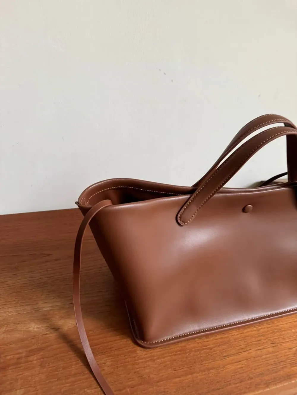 Sac à main fourre-tout, détail de la bandoulière