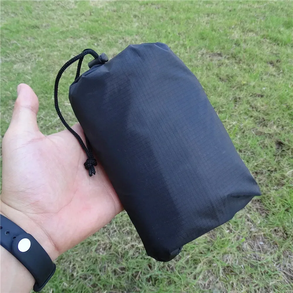 Tapis de camping imperméable avec piquets, tapis de tente, couverture de pique-nique extérieure ultralégère à grande poche portable, tapis de voyage et de plage 6