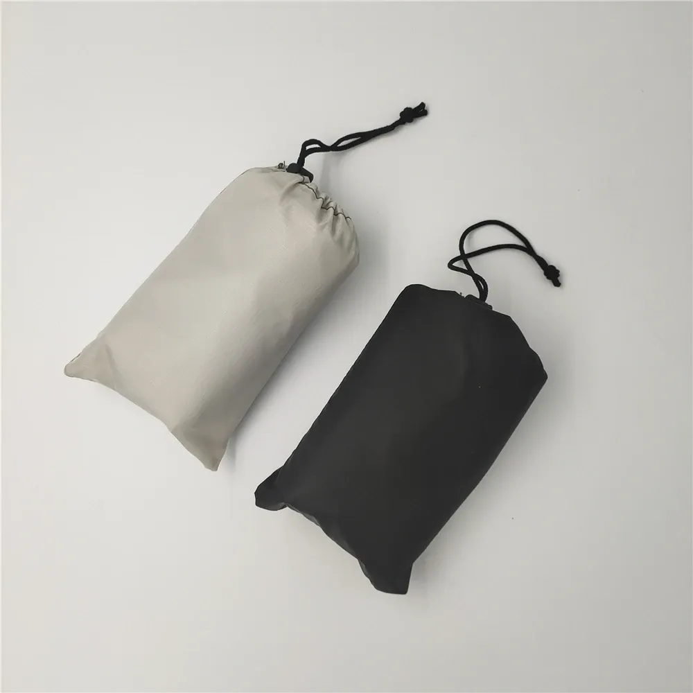 Tapis de camping livré avec son sac de rangement