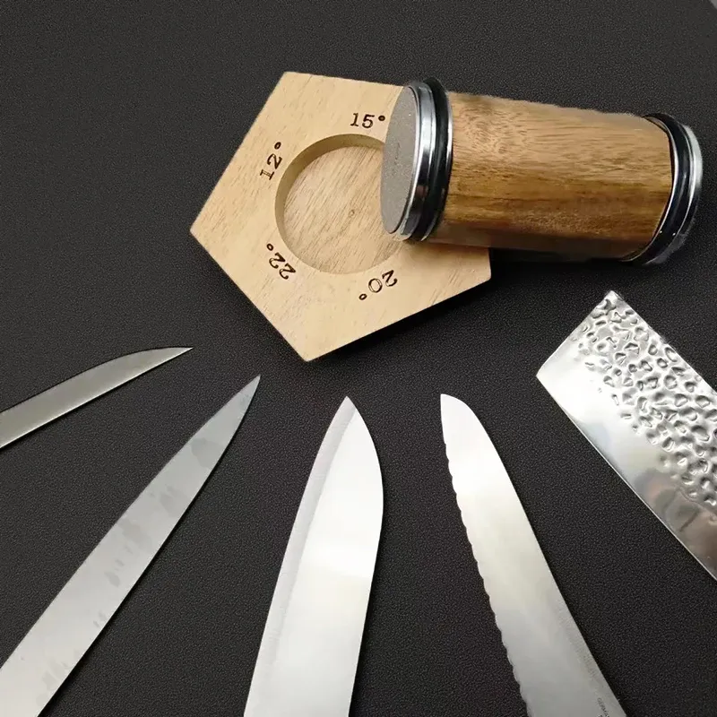 Affûteur rotatif de couteaux, finition