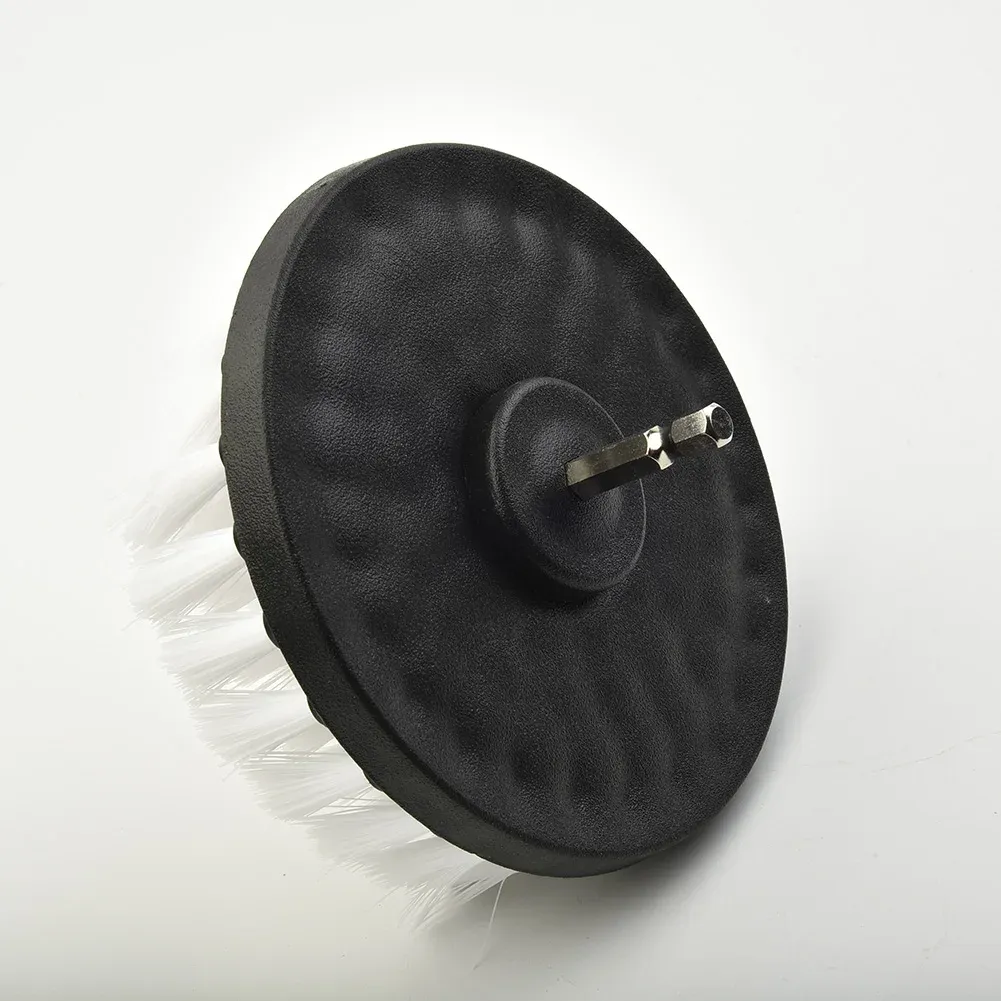 Brosse de nettoyage utilisée sur un pneu