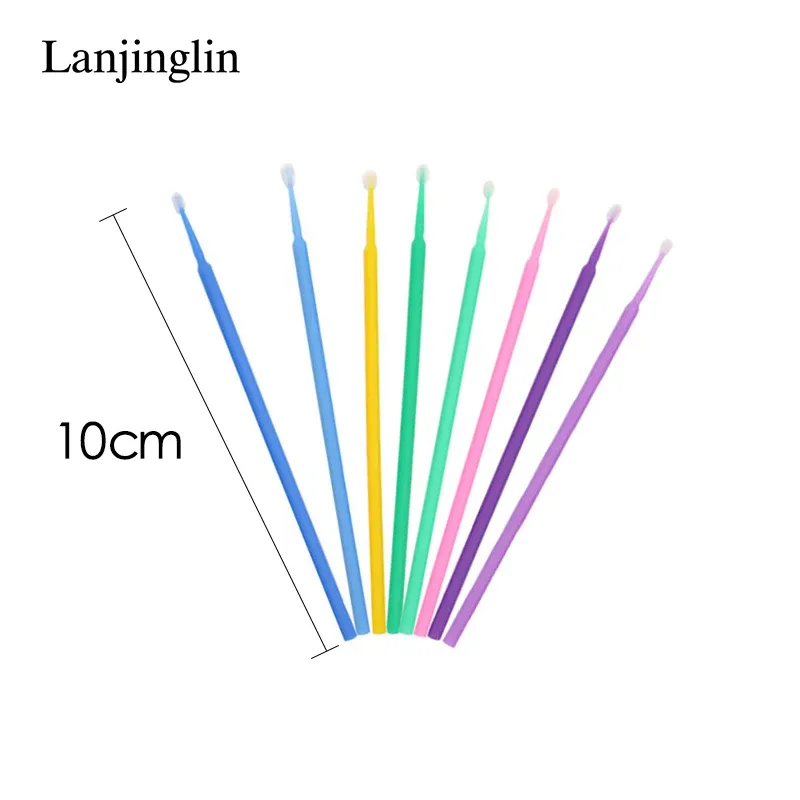 Brosse de nettoyage de cils Micro en utilisation