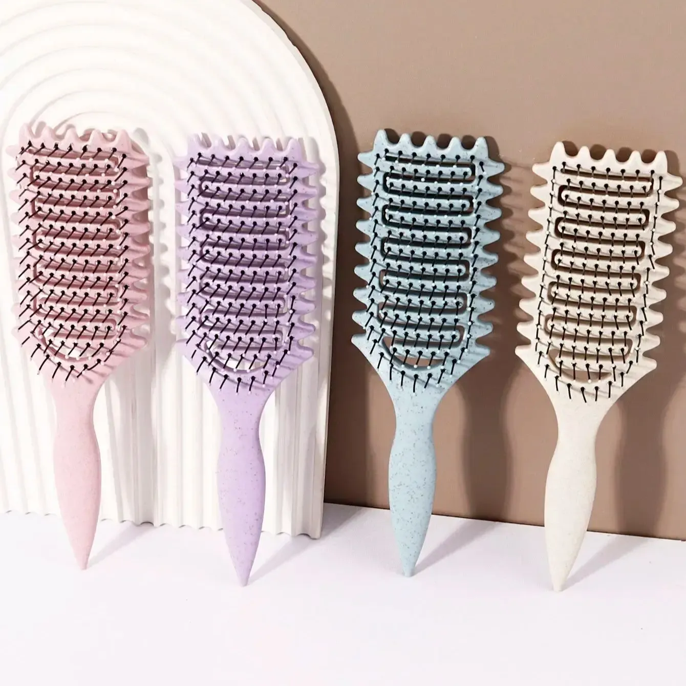 Brosse coiffante pour boucles - Peigne de massage creux, poils en nylon, manche en plastique ABS, prise en main confortable, spécialement conçue pour perruques en cheveux naturels 1