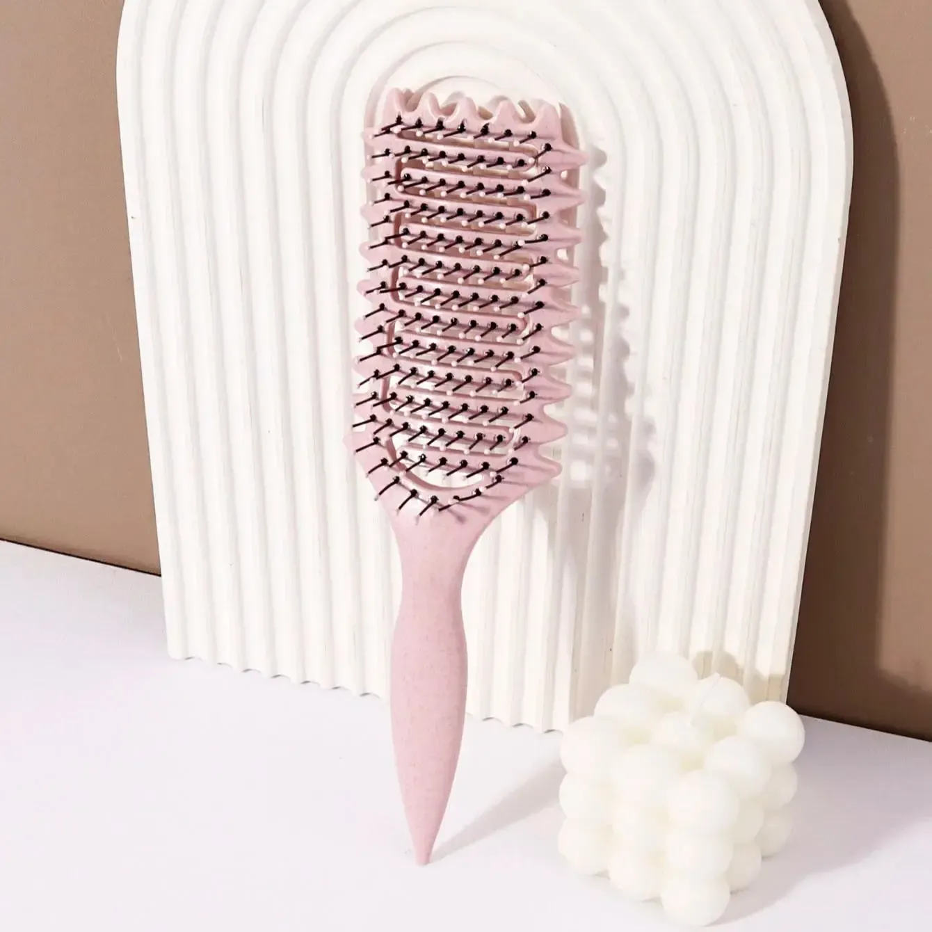 Brosse coiffante pour boucles - Peigne de massage creux, poils en nylon, manche en plastique ABS, prise en main confortable, spécialement conçue pour perruques en cheveux naturels 3