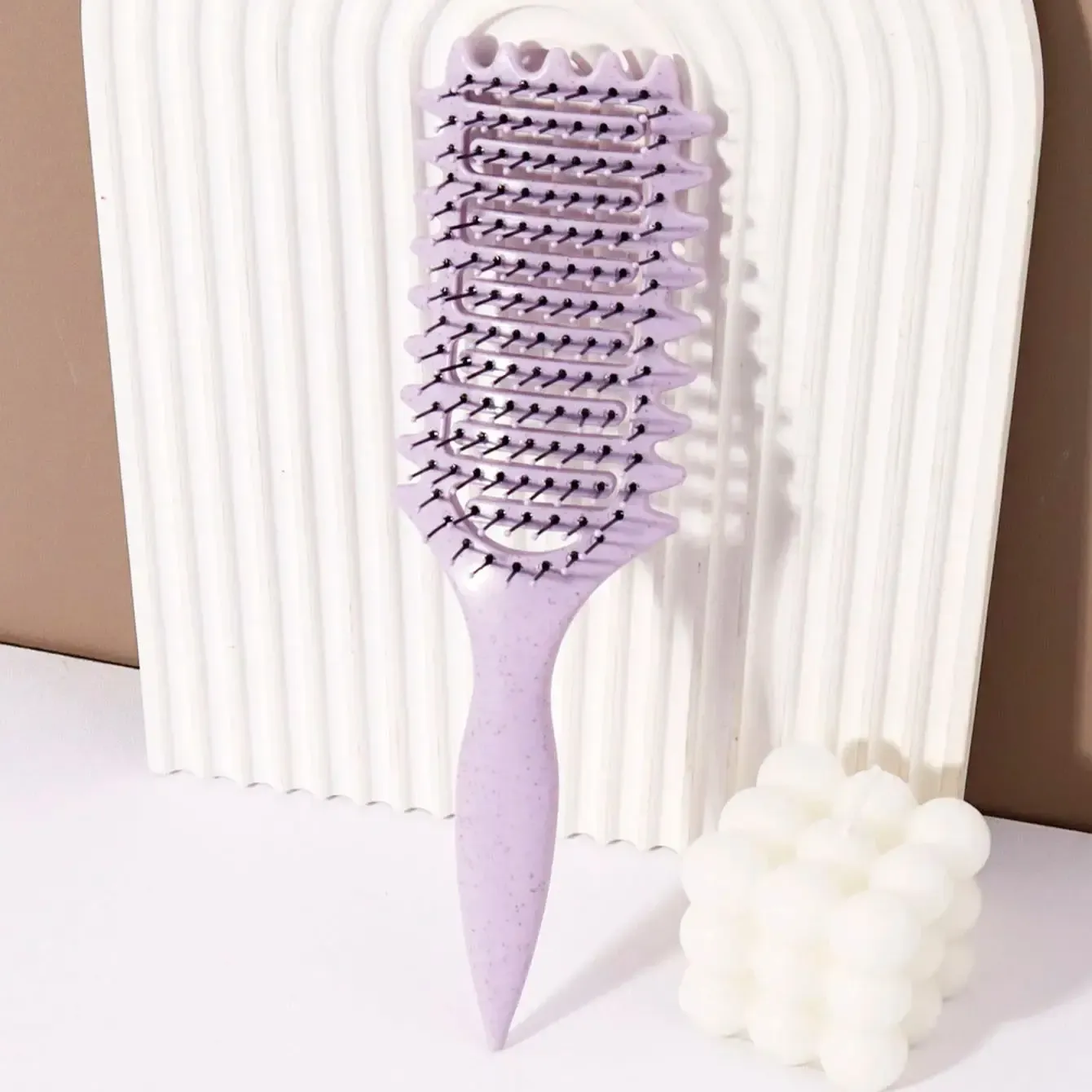 Brosse coiffante pour boucles - Peigne de massage creux, poils en nylon, manche en plastique ABS, prise en main confortable, spécialement conçue pour perruques en cheveux naturels 4