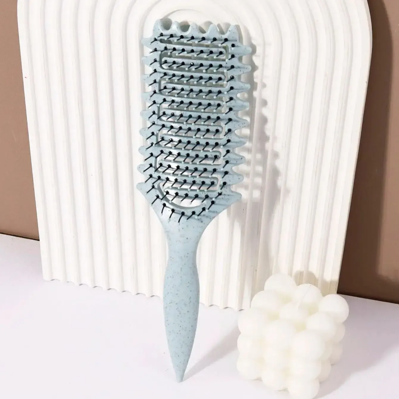 Brosse coiffante pour boucles - Peigne de massage creux, poils en nylon, manche en plastique ABS, prise en main confortable, spécialement conçue pour perruques en cheveux naturels 5